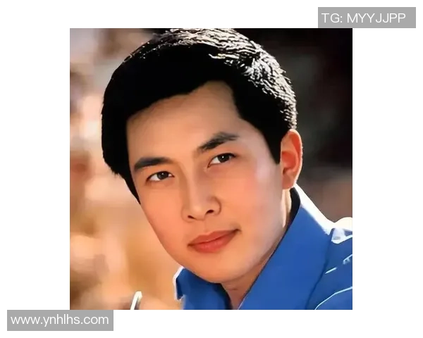 少年苏白追梦足球场成就明星之路的励志故事