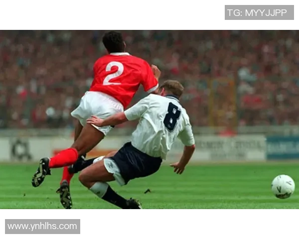 足球明星背影合影展现他们的独特魅力与风采 足球明星背影合影展现他们的独特魅力与风采